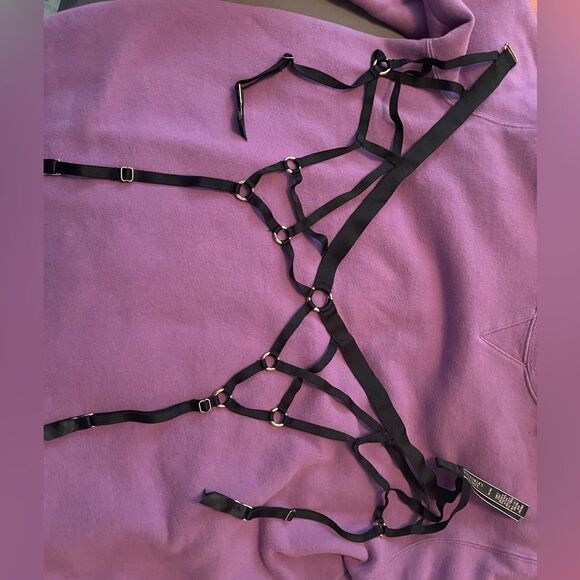Victoria’s Secret black harness garter.sz M/L.  Comes with a pair of handcuffs. - Picture 1 of 3